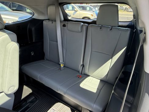 Used 2023 Toyota Highlander Platinum FWD image 22