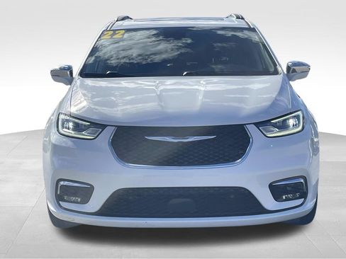 Used 2022 Chrysler Pacifica Limited image 9