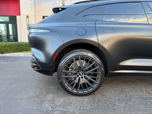 Used 2022 Aston Martin DBX image 5
