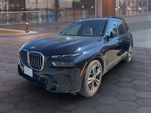 Used 2025 BMW X7 xDrive40i w/ M Sport Package AWD/4WD image 2