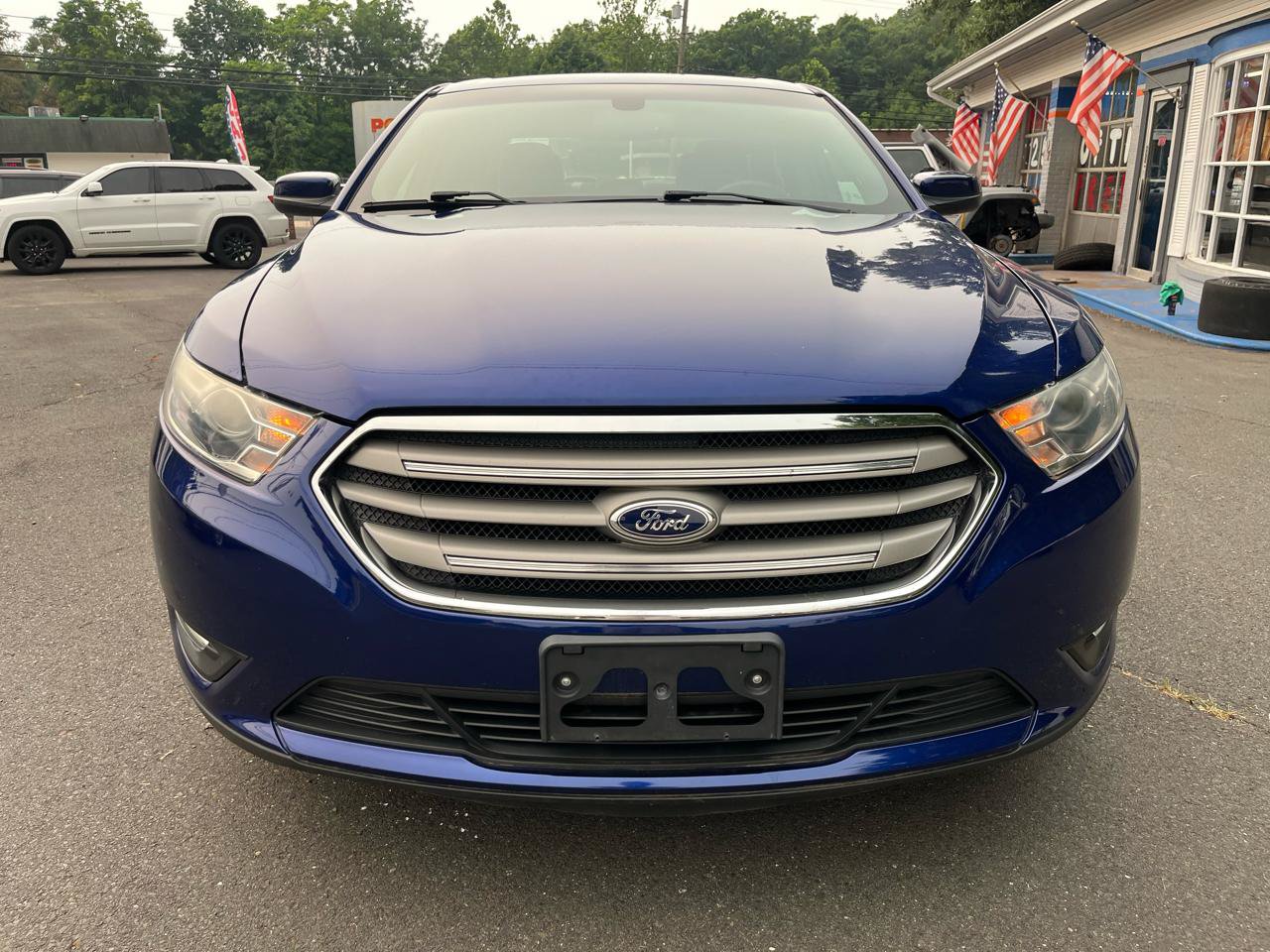Used 2015 Ford Taurus SEL w/ Equipment Group 201A FWD image 9