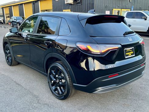 Used 2023 Honda HR-V Sport image 7