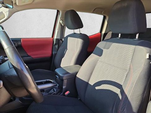 Used 2018 Toyota Tacoma SR5 image 10