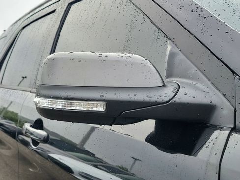 Used 2018 Ford Explorer XLT w/ Equipment Group 202A image 8