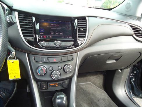 Used 2022 Chevrolet Trax LS w/ Tint and Cruise Package image 19