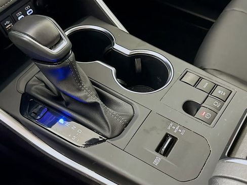 Used 2025 Toyota Highlander XLE image 19