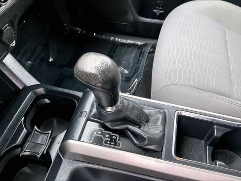 Used 2018 Toyota Tacoma SR5 AWD/4WD image 16