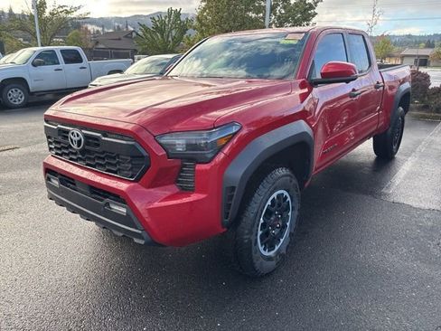Certified 2025 Toyota Tacoma TRD Off-Road w/ TRD Off Road Premium Package AWD/4WD image 4