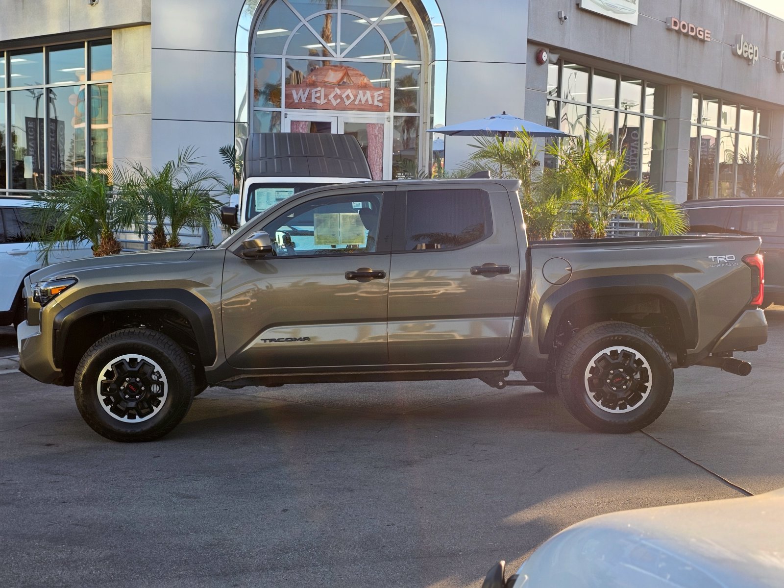Used 2025 Toyota Tacoma TRD Off-Road AWD/4WD image 8