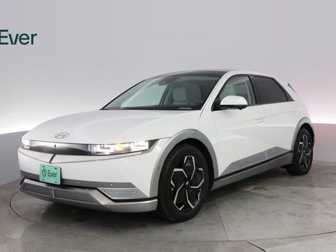 Used 2024 Hyundai Ioniq 5 Limited image 2