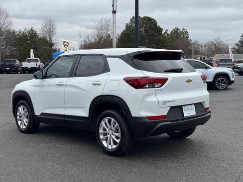 Used 2024 Chevrolet TrailBlazer LS w/ LS Convenience Package image 5