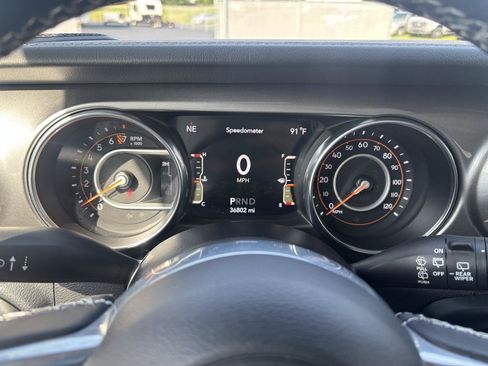 Used 2020 Jeep Wrangler Unlimited Sahara AWD/4WD image 18
