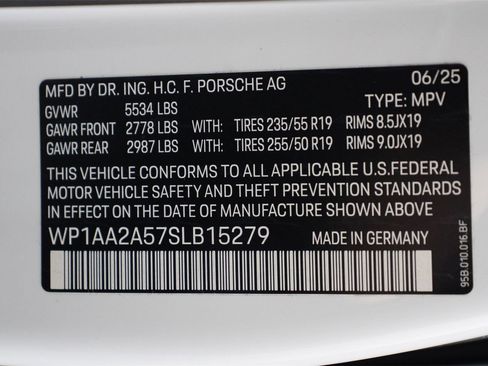 Used 2025 Porsche Macan image 19