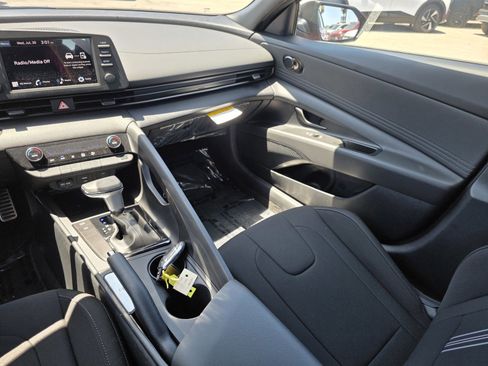 New 2025 Hyundai Elantra Sport image 17