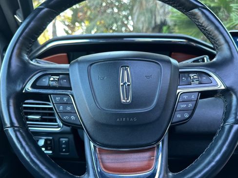 Used 2024 Lincoln Navigator Premiere AWD/4WD image 36