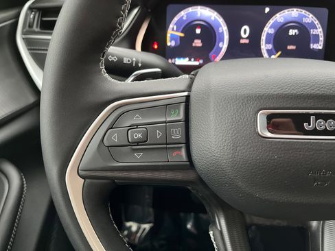 New 2025 Jeep Grand Cherokee Altitude image 50