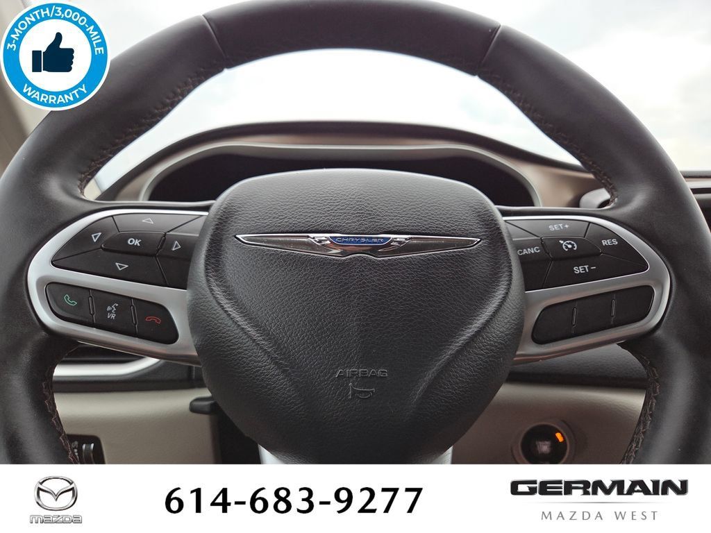 Used 2017 Chrysler Pacifica Touring-L FWD image 23