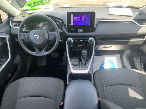 Used 2025 Toyota RAV4 XLE AWD/4WD image 16