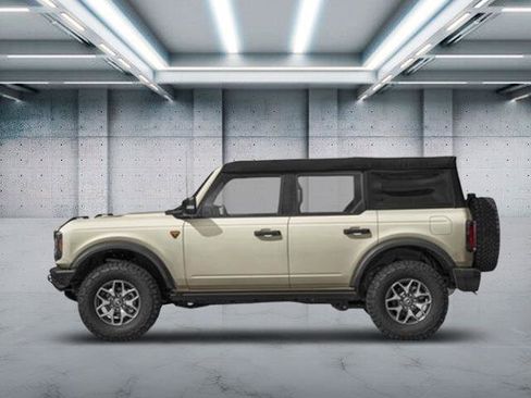 New 2025 Ford Bronco Badlands image 3