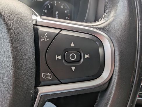 Used 2021 Volvo XC60 T6 Momentum w/ Premium Package AWD/4WD image 28