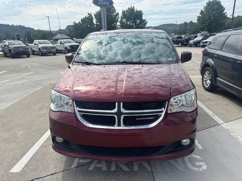 Used 2018 Dodge Grand Caravan SXT FWD image 2