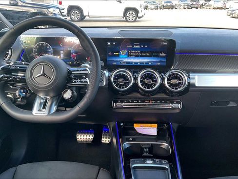 Used 2025 Mercedes-Benz GLB 35 AMG AMG GLB 35 image 8
