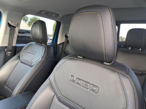 Used 2025 Ford Maverick Lobo image 16