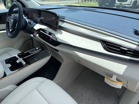 New 2026 Buick Enclave Avenir w/ Super Cruise Package AWD/4WD image 13