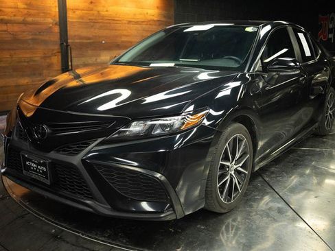 Used 2024 Toyota Camry SE w/ Convenience Package FWD image 2