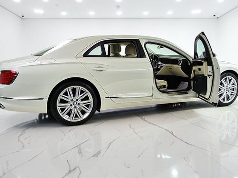 Certified 2023 Bentley Flying Spur Plug-In Hybrid AWD/4WD image 12