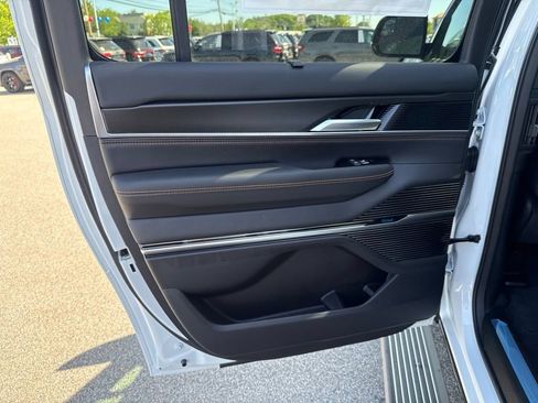 New 2026 Jeep Grand Wagoneer L Summit AWD/4WD image 27