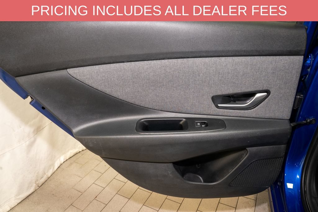 Used 2025 Hyundai Elantra Limited FWD image 10