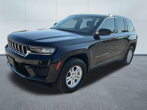 Certified 2023 Jeep Grand Cherokee Laredo AWD/4WD image 2