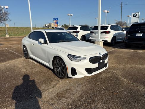 Used 2024 BMW 230i Coupe w/ Premium Package image 3