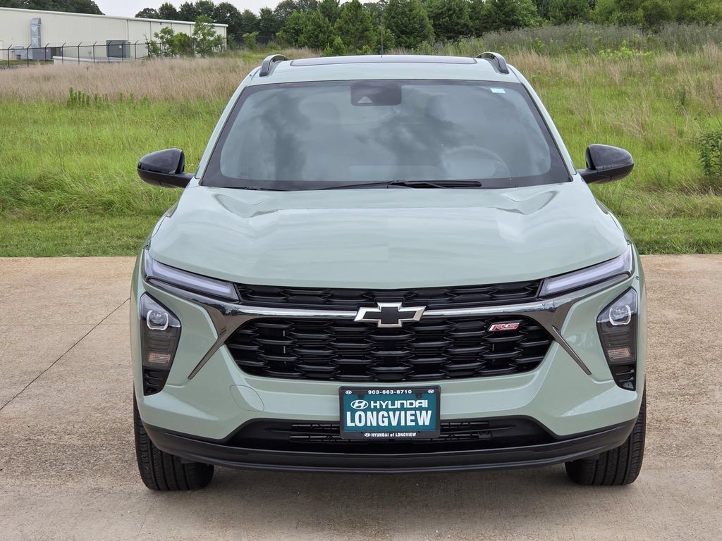 Used 2024 Chevrolet Trax RS w/ Sunroof Package FWD image 2