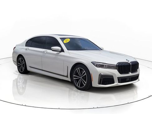 Used 2022 BMW 750i xDrive w/ Executive Package AWD/4WD image 3