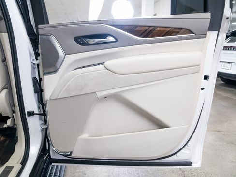 Used 2021 Cadillac Escalade ESV Sport Platinum w/ LPO, ONYX Package image 23