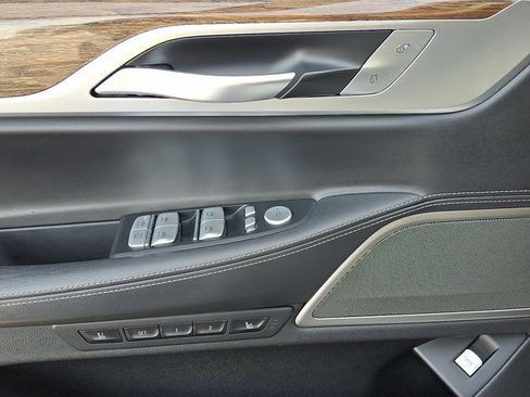 Used 2019 BMW 750i xDrive w/ Executive Package image 13