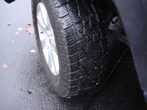 Used 2011 Jeep Wrangler Unlimited 70th Anniversary w/ Connectivity Group image 19