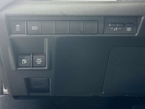 Certified 2026 Toyota Sienna XLE FWD image 10