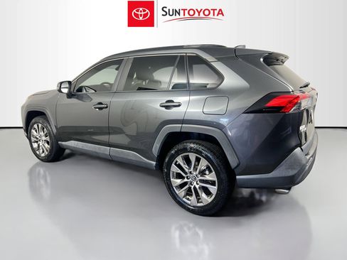 Used 2020 Toyota RAV4 XLE Premium image 5