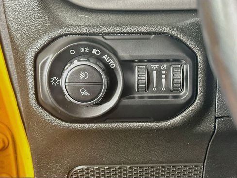 Used 2021 Jeep Gladiator Rubicon AWD/4WD image 16