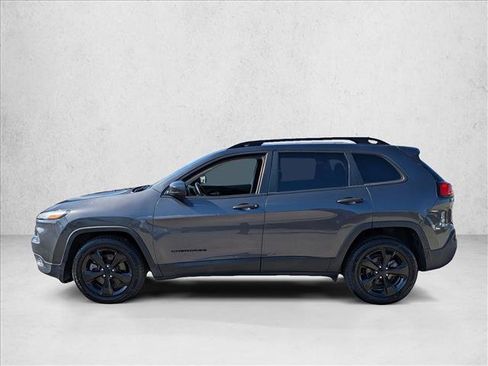 Used 2017 Jeep Cherokee Sport FWD image 8