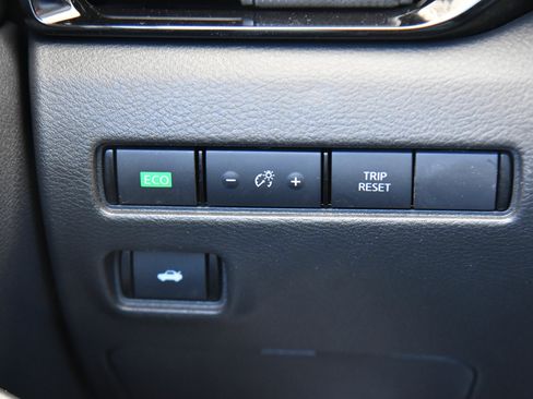 Used 2025 Nissan Sentra SV FWD image 27