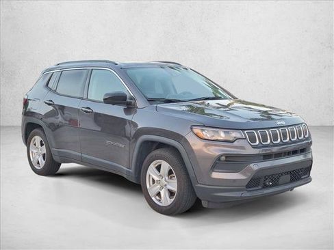 Used 2022 Jeep Compass Latitude w/ Sun and Sound Group FWD image 3