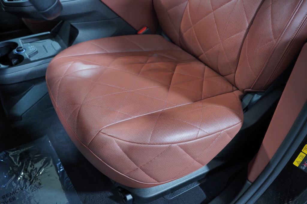 Used 2024 BMW iX xDrive50 w/ Convenience Package AWD/4WD image 8
