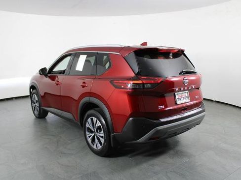 Certified 2021 Nissan Rogue SV w/ Premium Package image 4