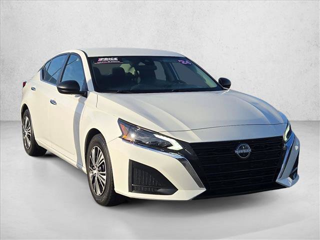 Used 2024 Nissan Altima 2.5 S FWD image 3
