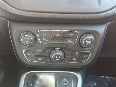 Used 2020 Jeep Compass Latitude image 19