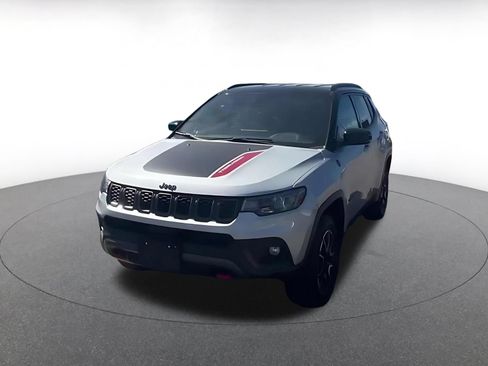 Used 2025 Jeep Compass Trailhawk AWD/4WD image 7